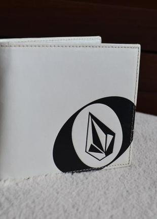 Volcom кожаный кошелек портмоне бумажник. натуральная кожа