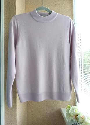 Красивий светр ніжного бузкового кольору