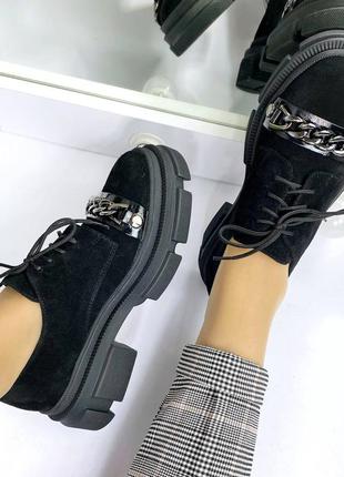Натуральні чорні туфлі тракторна підошва декор ланцюг на шнурівці