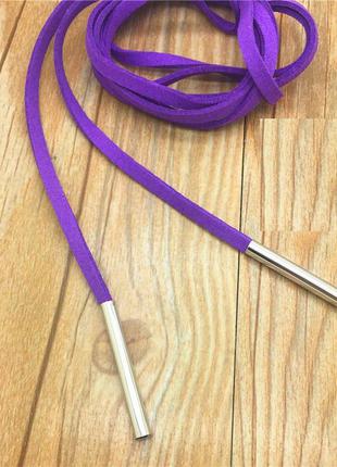 Стильний фіолетовий, бузковий чокер-шнурок на шию для шийки стрічка з хромовими наконечниками "етюд"