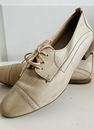Женские кожаные туфли с компенсацией укорочения по подошве. 37 р.1 фото