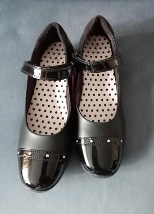 Туфлі шкільні marks&spencer 6uk 3