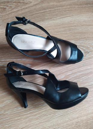 Стильные босоножки