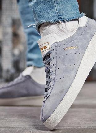 Жіночі кросівки adidas сірі