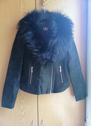 Натуральна шкіряна куртка з натуральним хутром чорнобурки1 фото