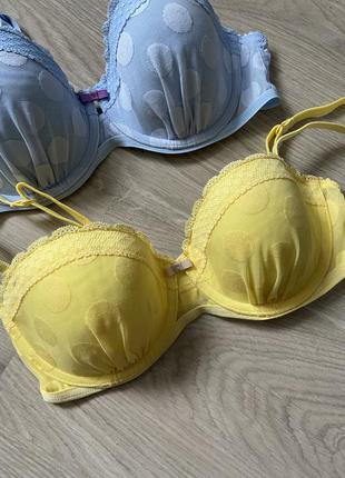 Красивий жовтий бюстгальтер