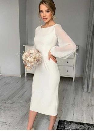 Біле плаття з красивими рукавами
