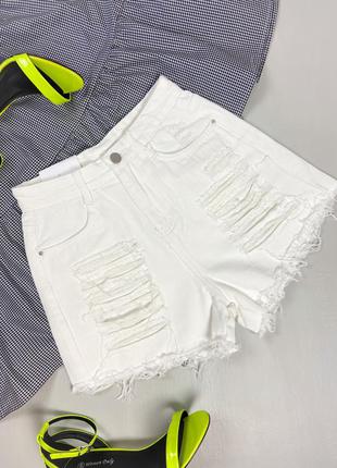 Белые джинсовые шорты5 фото