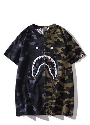 Чёрно-зелёная футболка bape shark half camo