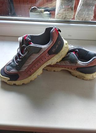 Кросівки, кросівки в школу