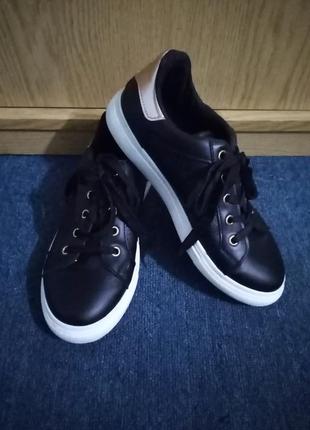 Красиві кроси fashion shoes