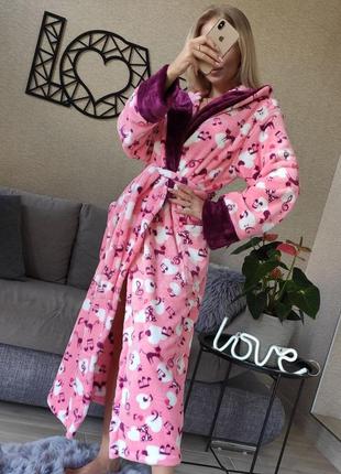Женский плюшевый длинный халат с капюшоном розовый ноты3 фото