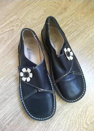 Кожаные туфли bata