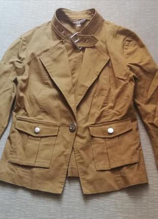 Піджак кольору охри, є 2е затягування невеликі розмір s