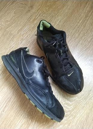 Фірмові кросівки