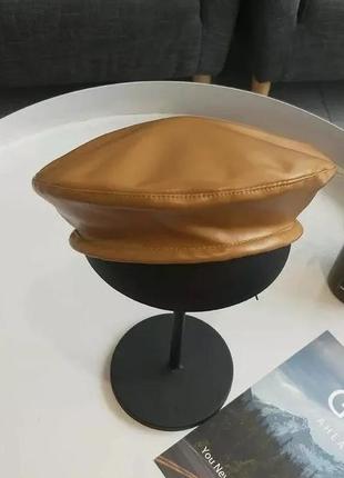 Французский женский берет из искусственной кожи карамель