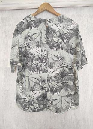Стильна футболка у пальмовому принті2 фото