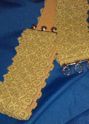 Гарний бежевий пояс-гумка