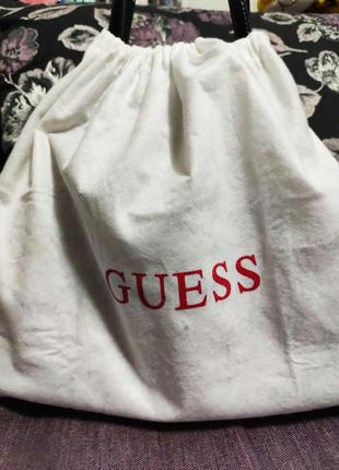 Элегантная сумка guess из лакированной кожи10 фото