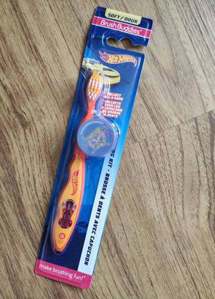 Детская зубная щетока  хотвилс hotwheels с колпачком.
