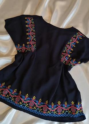 Красива блуза з вишивкою gap