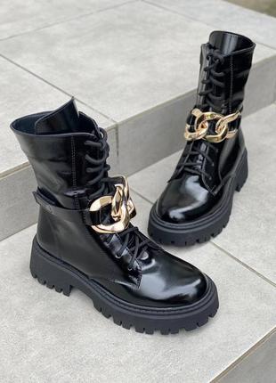 Лаковые черные ботинки на шнуровке с цепью 36-40женские лаковые черные мартинсы