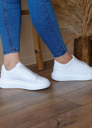 Білі кросы жіночі осінні легкі на шнурках білого кольору5 фото