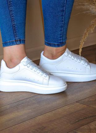 Білі кросы жіночі осінні легкі на шнурках білого кольору6 фото