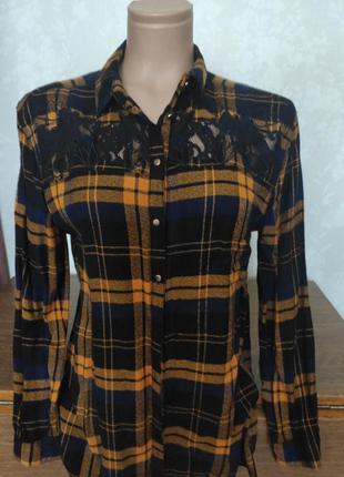 Сорочка з мереживними вставками