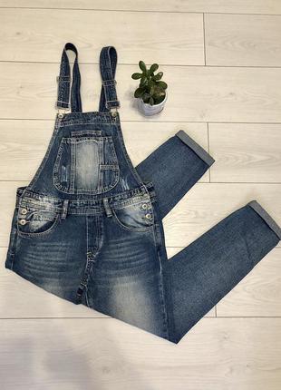 Джинсовый комбинезон
