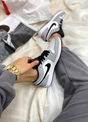 Женские стильные осенние кроссовки nike air jordan 1 low gray4 фото