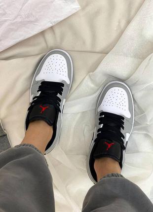 Женские стильные осенние кроссовки nike air jordan 1 low gray9 фото