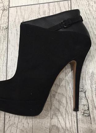 Круті ботильйони stradivarius