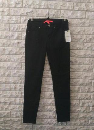 Черные стрейчевые джинсы штаны slim mango1 фото