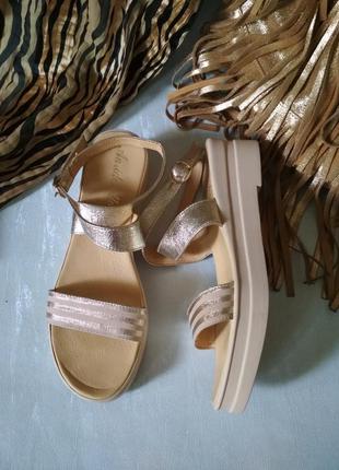 Anri de collo. кожаные золотистые босоножки сандалии на платформе3 фото