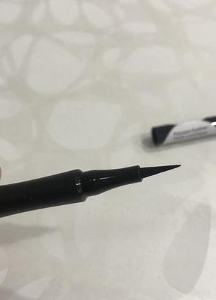 Підводка фломастер чорна водостійка aden cosmetics precision eyeliner чорного кольору аден2 фото