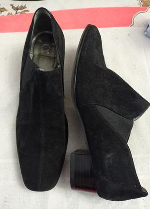 Туфлі замшеві.