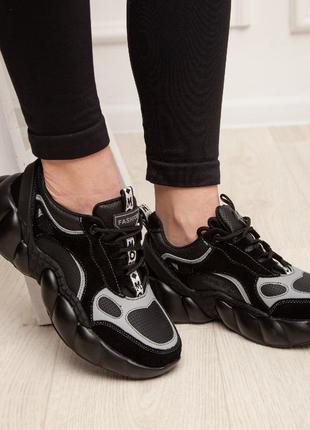 Черные кроссовки из кожи на платформе/ танкетке женские осенние чепного цвета2 фото