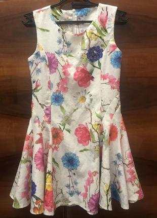 Платье в цветах