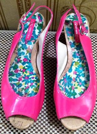 Босоножки розовые на пробковой танкетке высота2см-6см