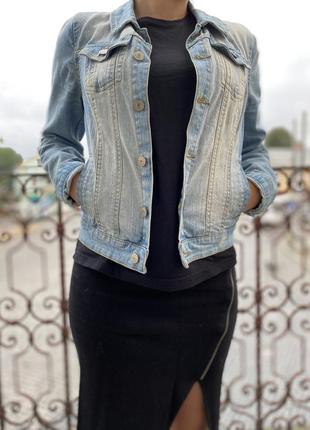Джинсовий піджак розміру xs