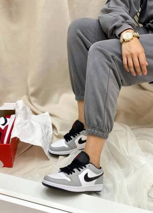 Женские короткие демисезонные кроссовки nike air jordan🆕серые с белым найк аир джордан🆕
