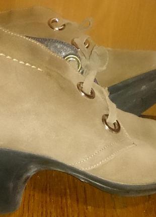 Стильні бежеві ботильйони замша р37