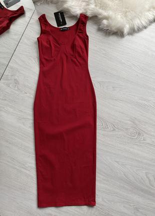 Шикарну червону сукню міді по фігурі