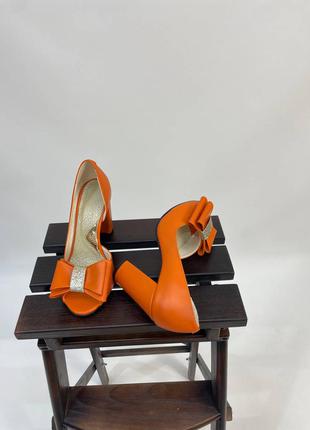 Ексклюзивні туфлі з натуральної італійської шкіри помаранчеві з бантом8 фото