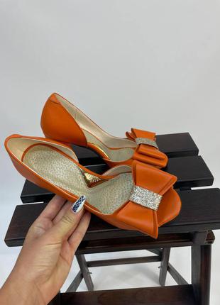 Ексклюзивні туфлі з натуральної італійської шкіри помаранчеві з бантом9 фото