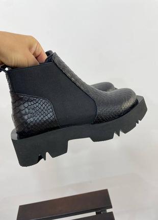 Эксклюзивные ботинки из натуральной итальянской кожи рептилия черные челси6 фото