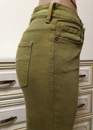 Стильные джинсы скинни стрейч цвета хаки8 фото
