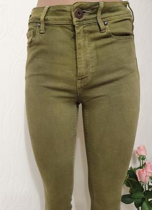 Стильные джинсы скинни стрейч цвета хаки5 фото