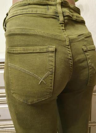 Стильные джинсы скинни стрейч цвета хаки7 фото
